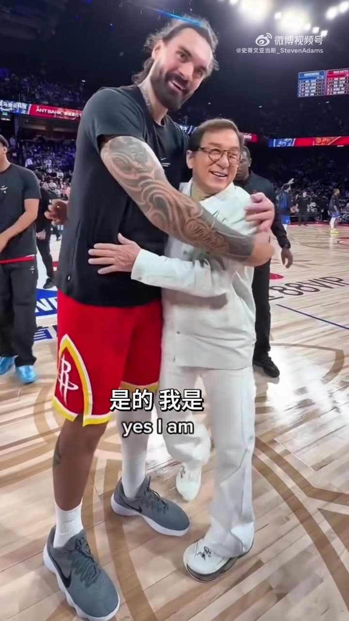 梦幻联动😂成龙：我以为你是海王~亚当斯：是啊！我是！